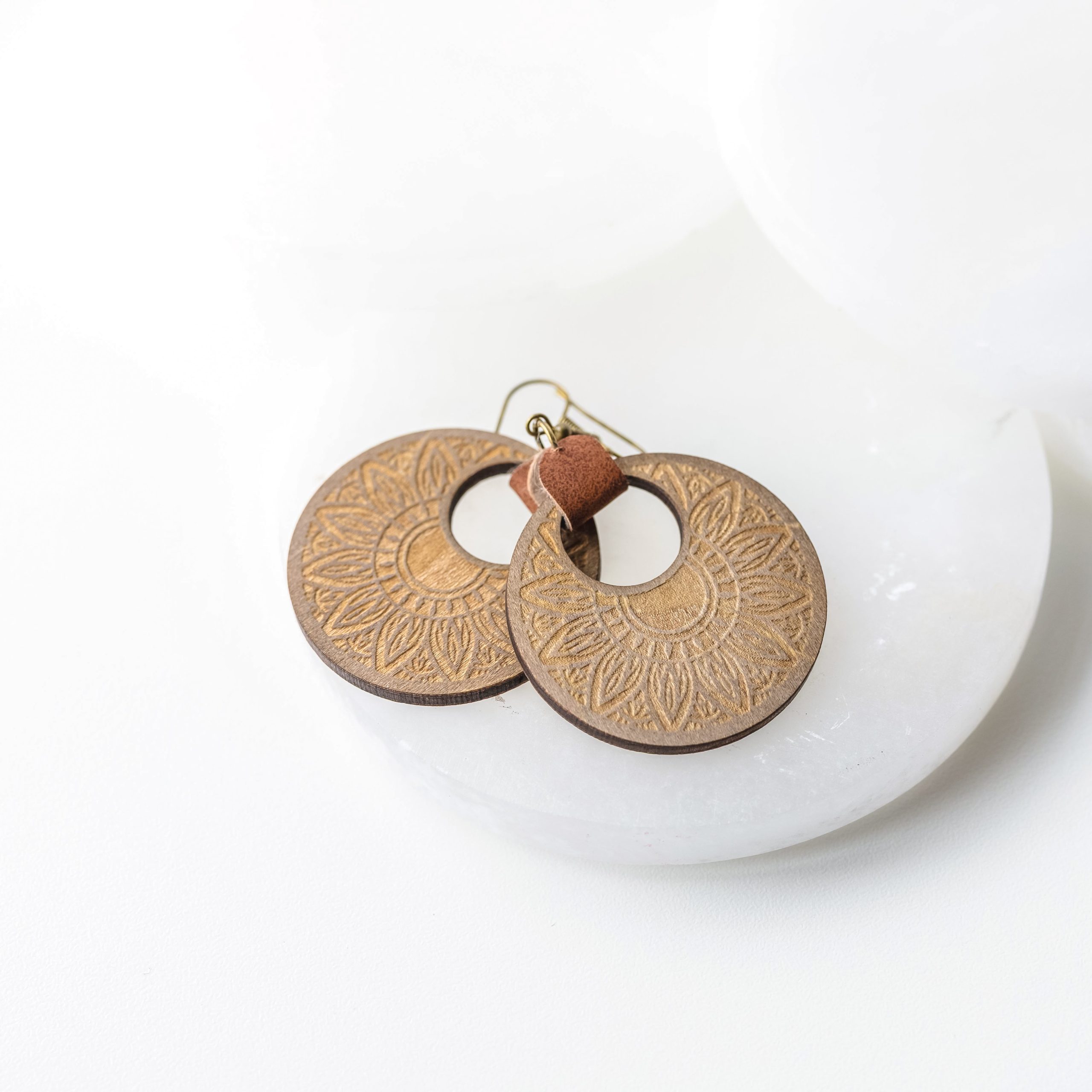 Margo Stained Wood Engraved Earrings with Faux Brown Leather - Image 4